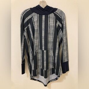 LuLaRoe Navy and Gray Patterned Top Size M